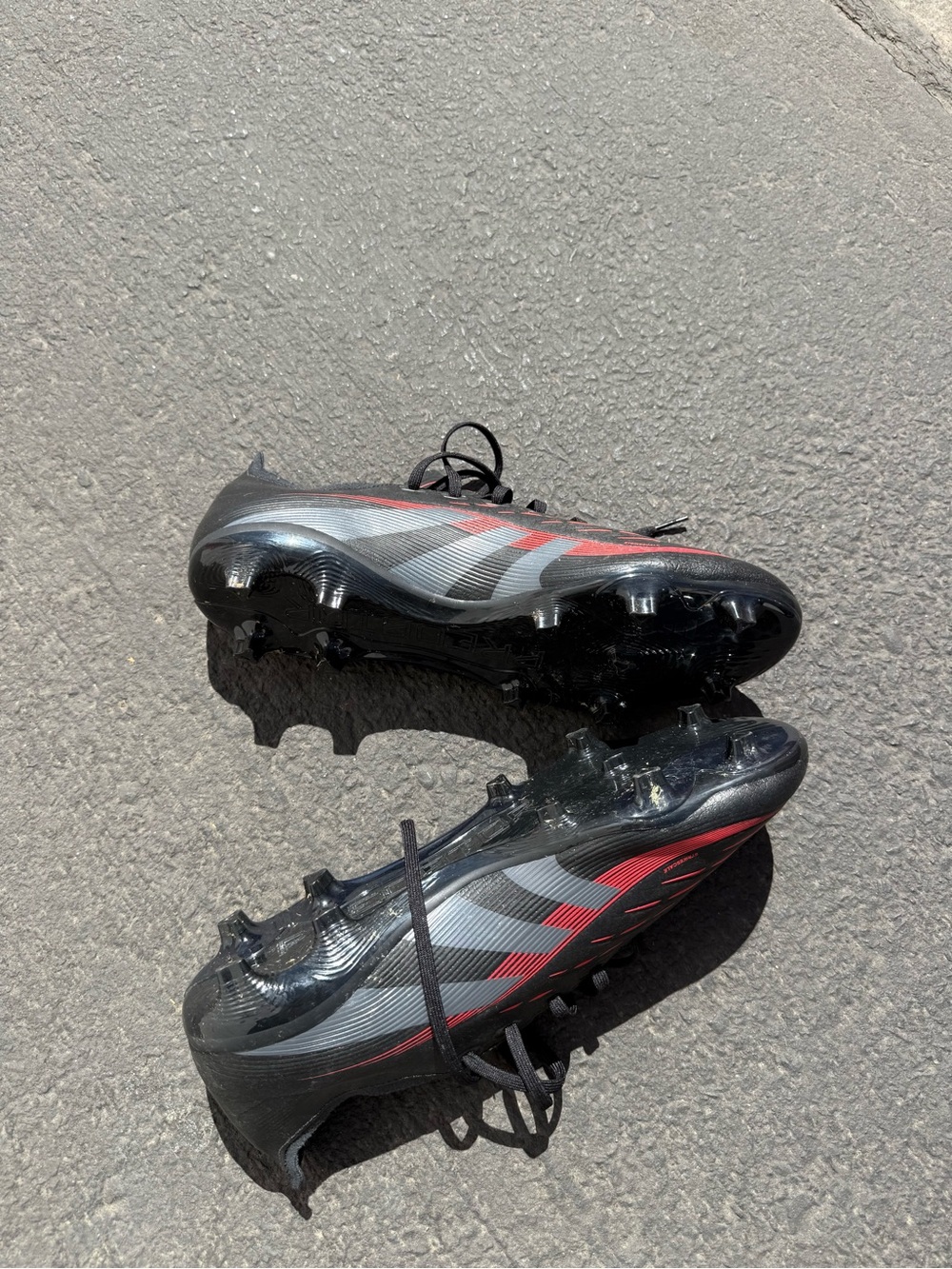 Soccer cleats - Picture 2 of 3